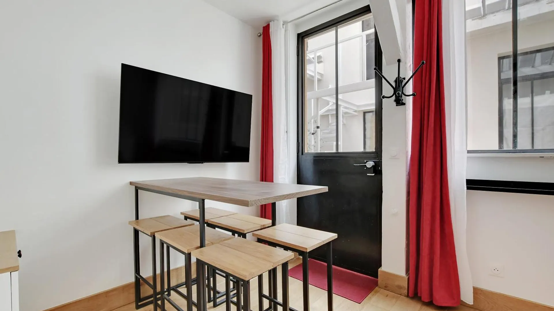 Pick A Flat'S Apartments In Montmartre - Rue Des Cottages Paris