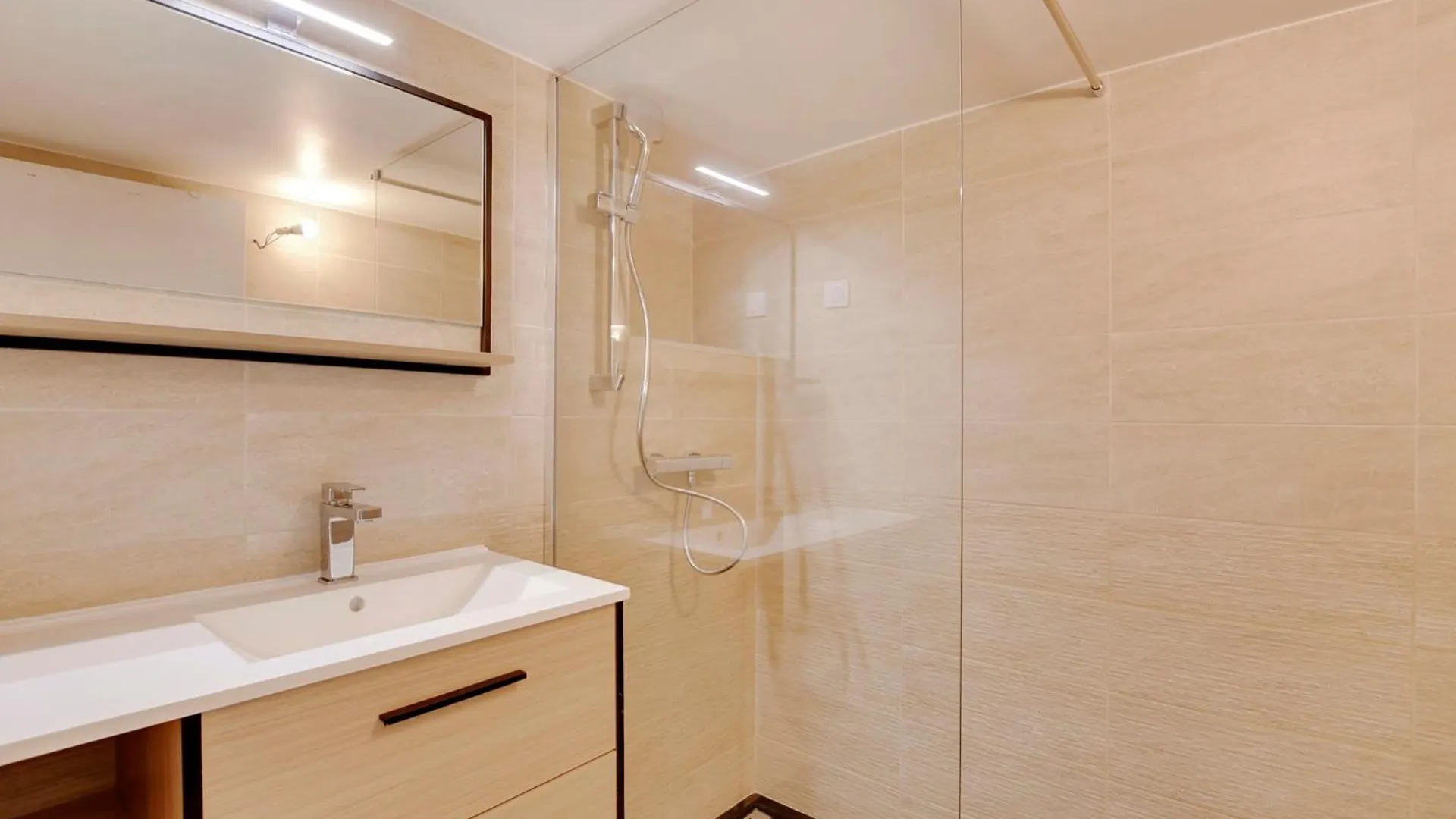 Pick A Flat'S Apartments In Montmartre - Rue Des Cottages Paris
